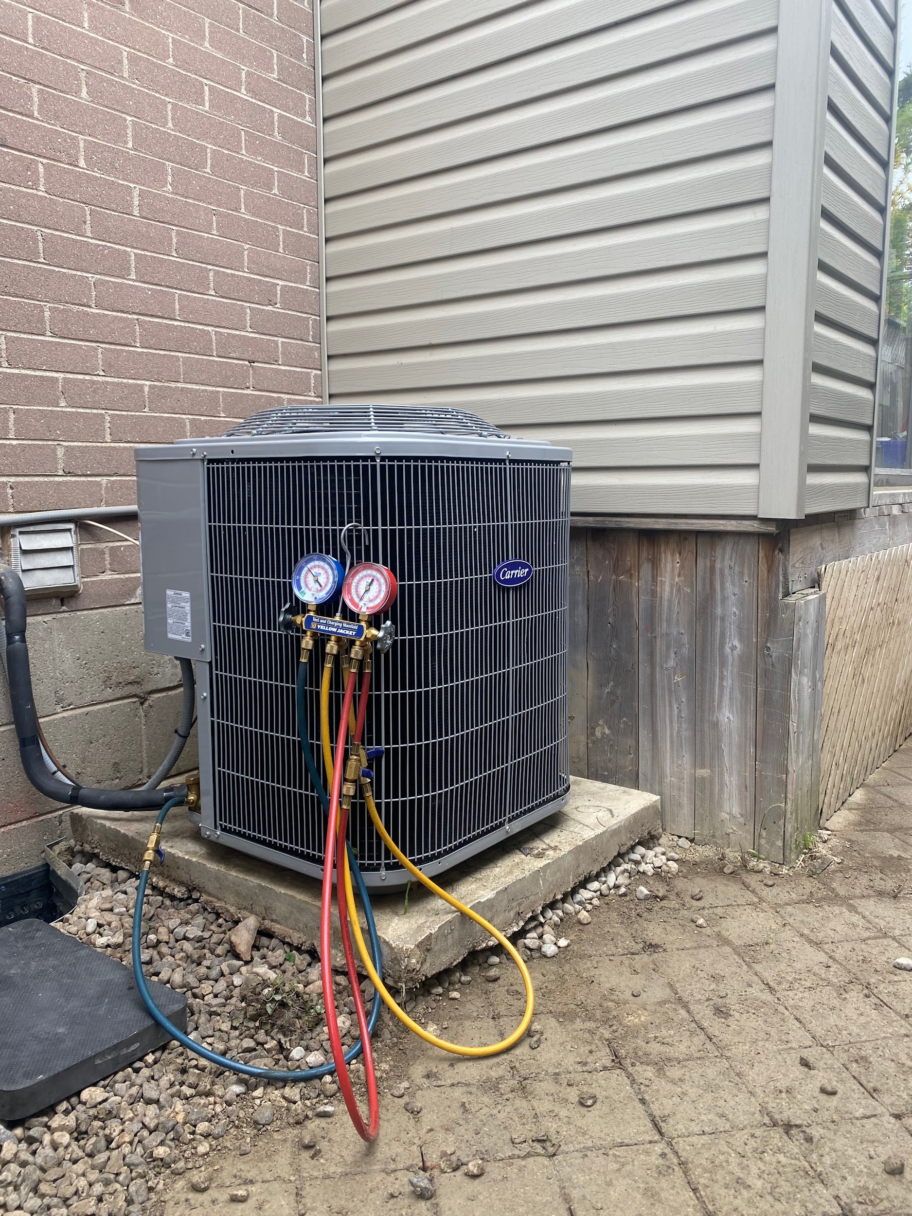 Carrier AC Unit Refrigerant Pressure Test with Manifold Gauges — HVAC Group Mississauga